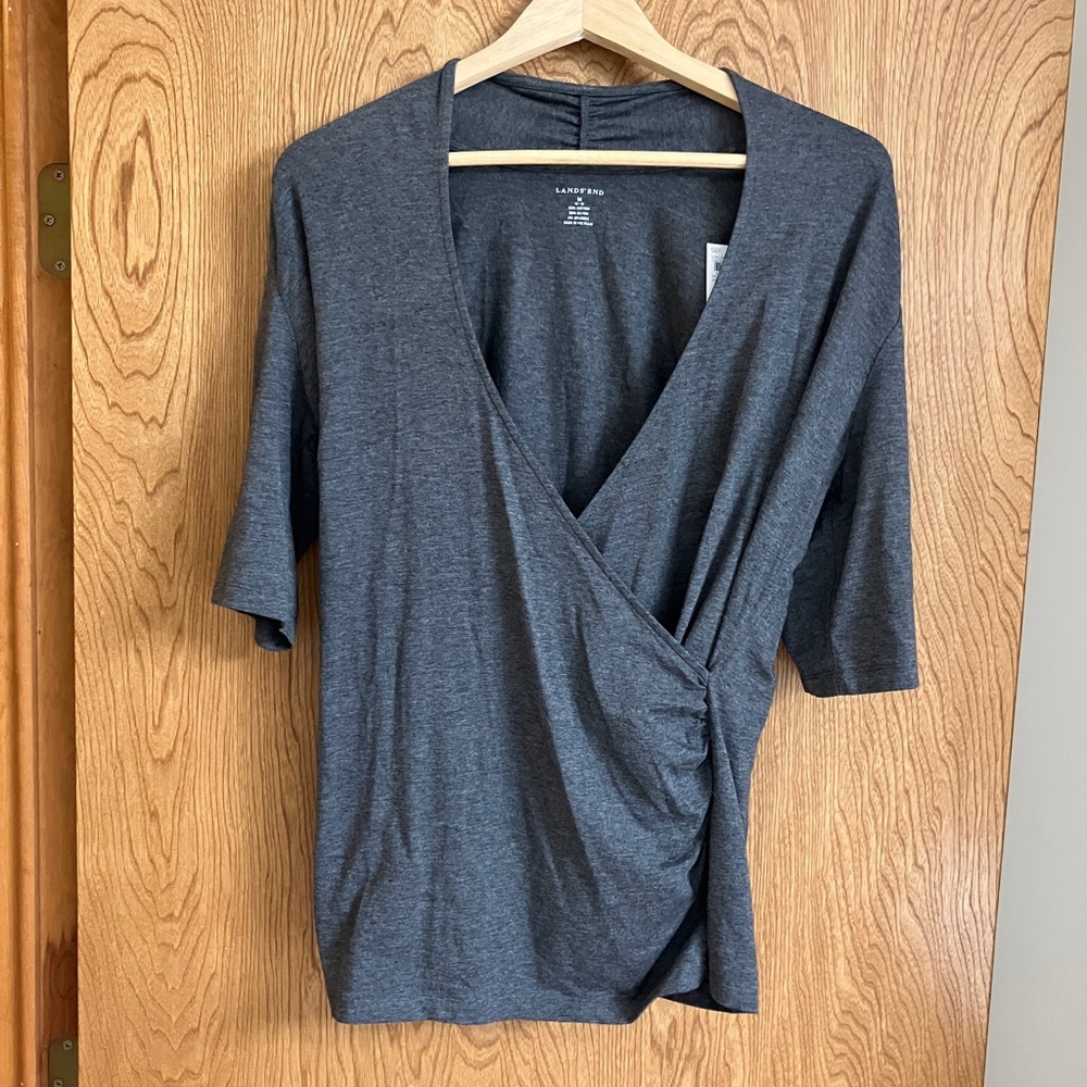 🧵Land’s End Grey 3/4 Sleeve Crossover Top: Size M